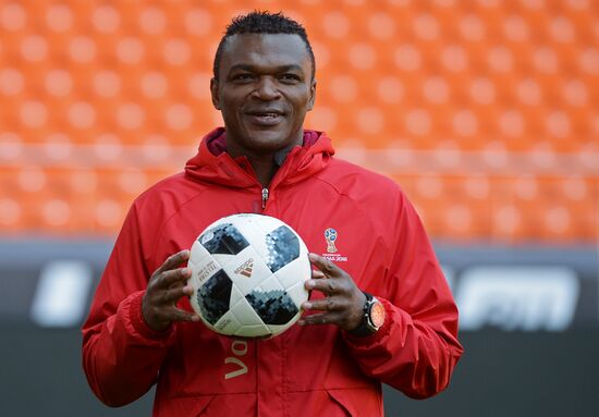 Marcel Desailly visits Yekaterinburg Arena
