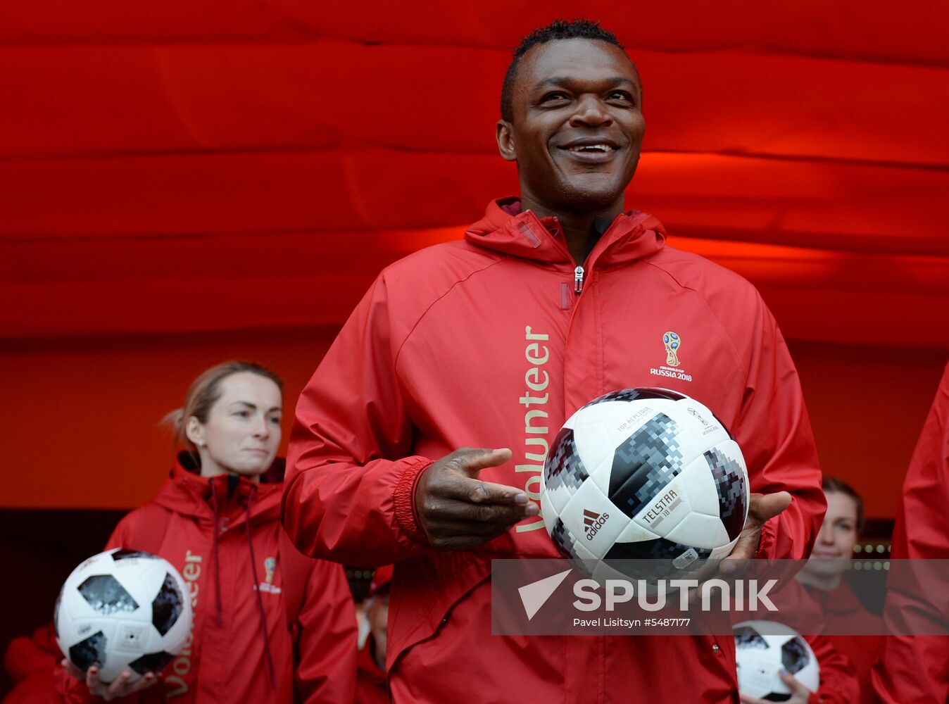 Marcel Desailly visits Yekaterinburg Arena