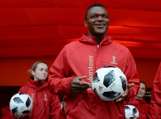 Marcel Desailly visits Yekaterinburg Arena