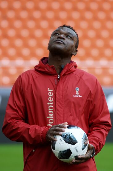 Marcel Desailly visits Yekaterinburg Arena