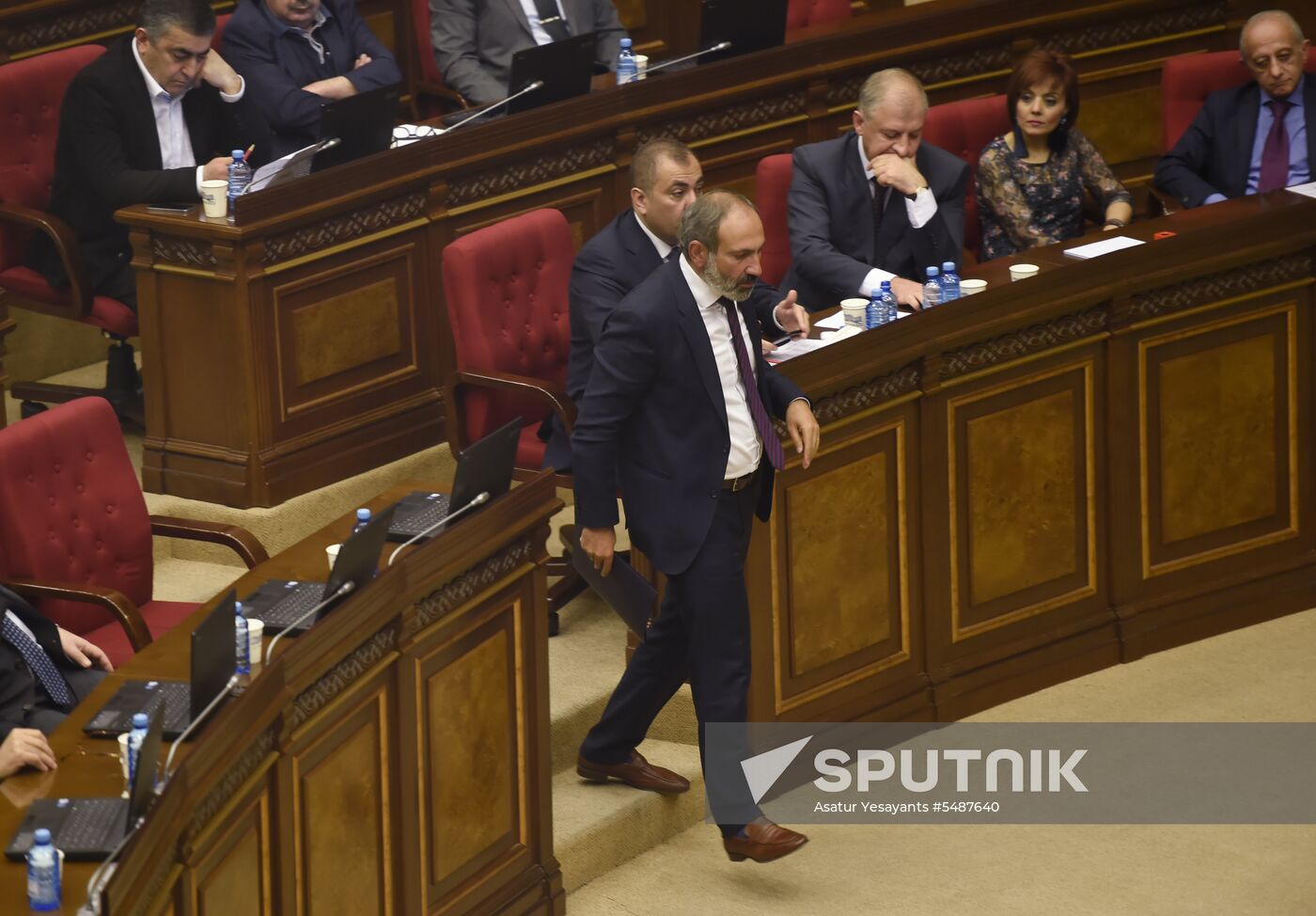 Extraordinary parliamentary meeting on prime minister election in Armenia