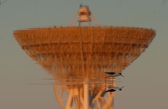 P-2500 radio telescope at deep-space communications center