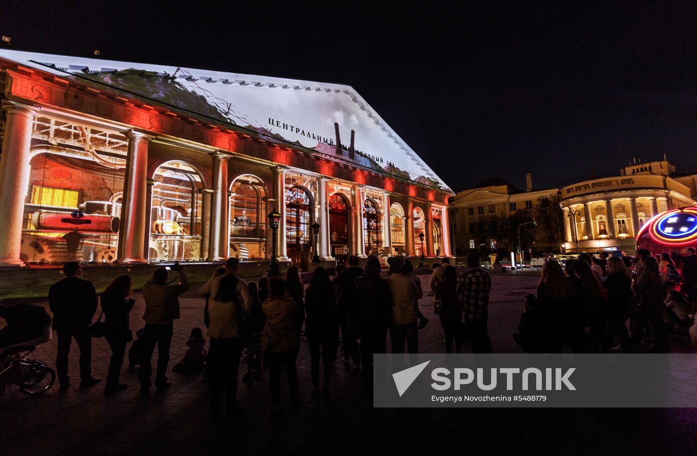 Manege Central Exhibition Hall to go bright with light show on May 9 in Moscow