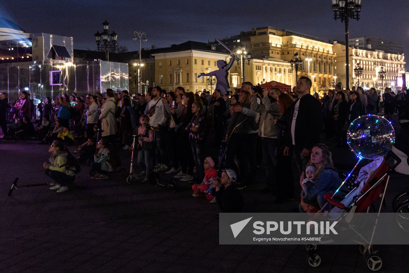 Manege Central Exhibition Hall to go bright with light show on May 9 in Moscow