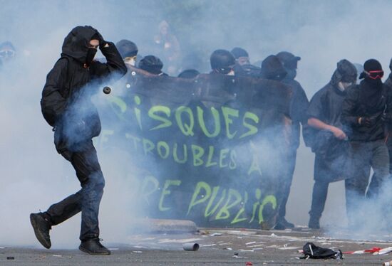 May Day rally brings unrest in Paris