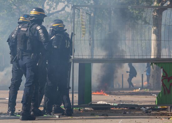 May Day rally brings unrest in Paris