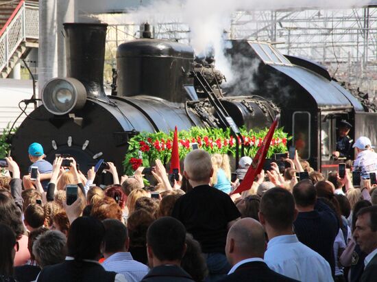 Arrival of Military Echelon retro train in Saratov