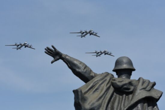 Rehearsal of Victory Day Parade flyovers