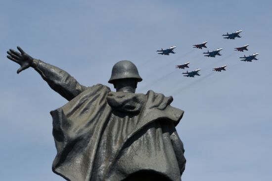 Rehearsal of Victory Day Parade flyovers