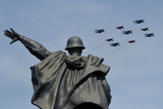 Rehearsal of Victory Day Parade flyovers