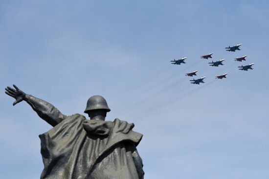 Rehearsal of Victory Day Parade flyovers