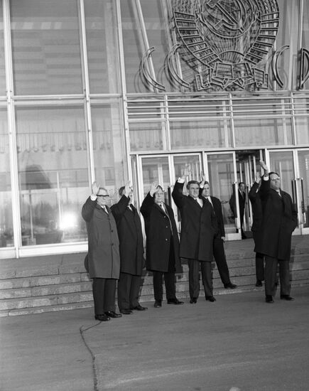 Le Duan visits USSR