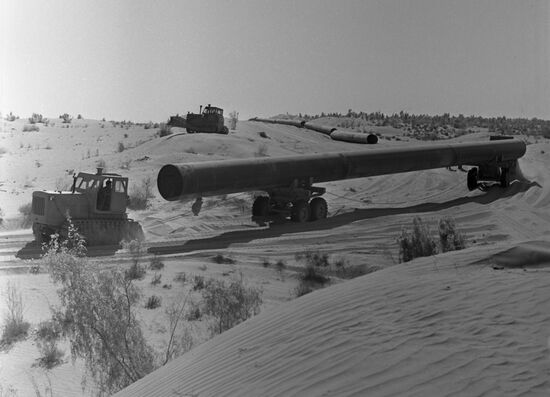 Shatlyk-Khiva gas pipeline under construction