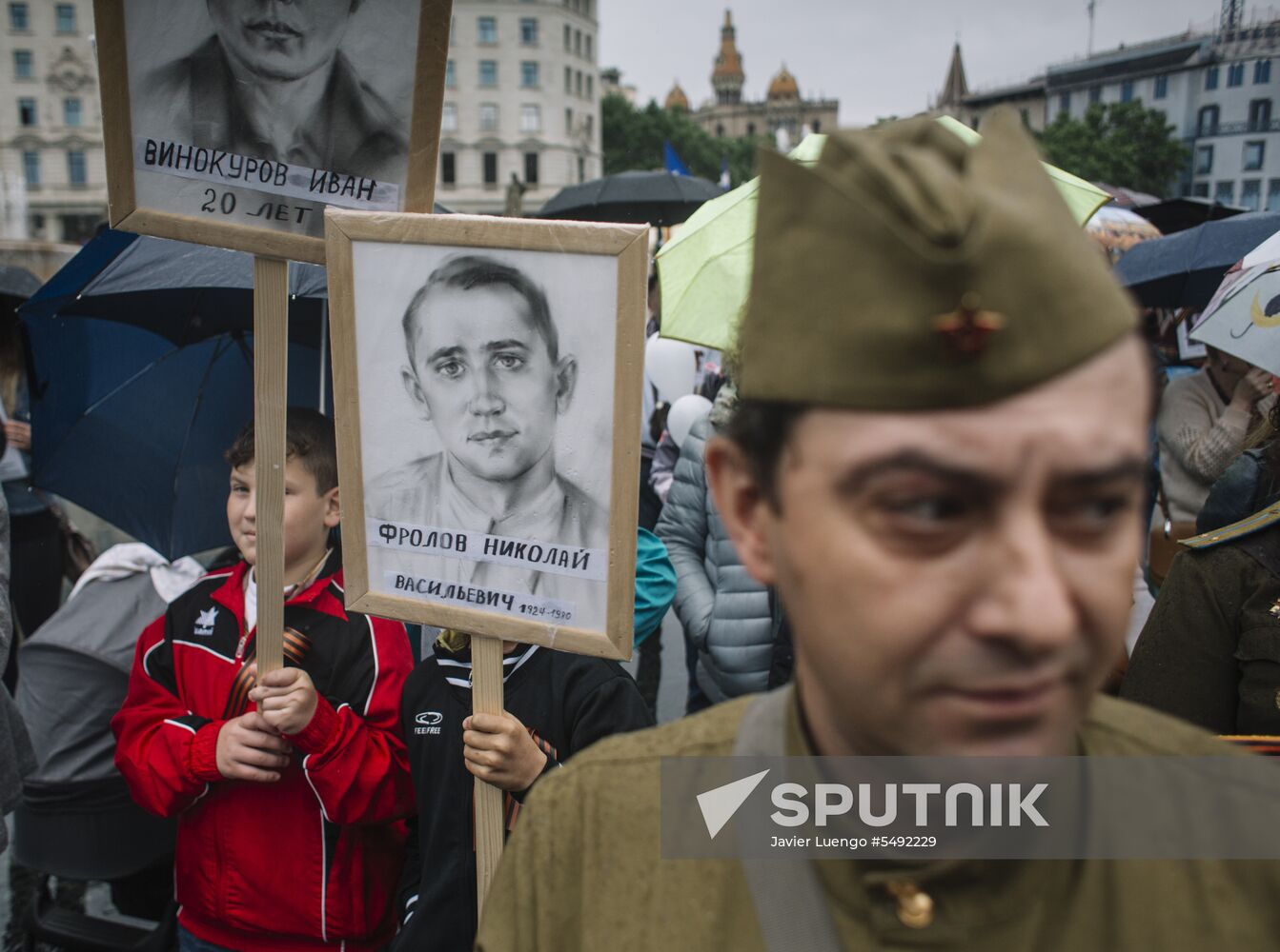 Participants in the Immortal Regiment event in Barcelona. Location: Spain, Barcelona. Author: Javier Luengo/Sputnik. Immortal Regiment event in Barcelona