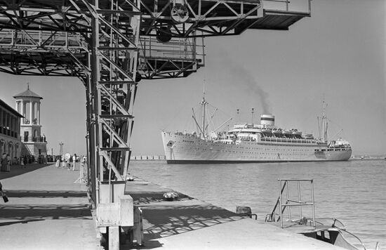 Diesel-electric motor-ship Rossiya