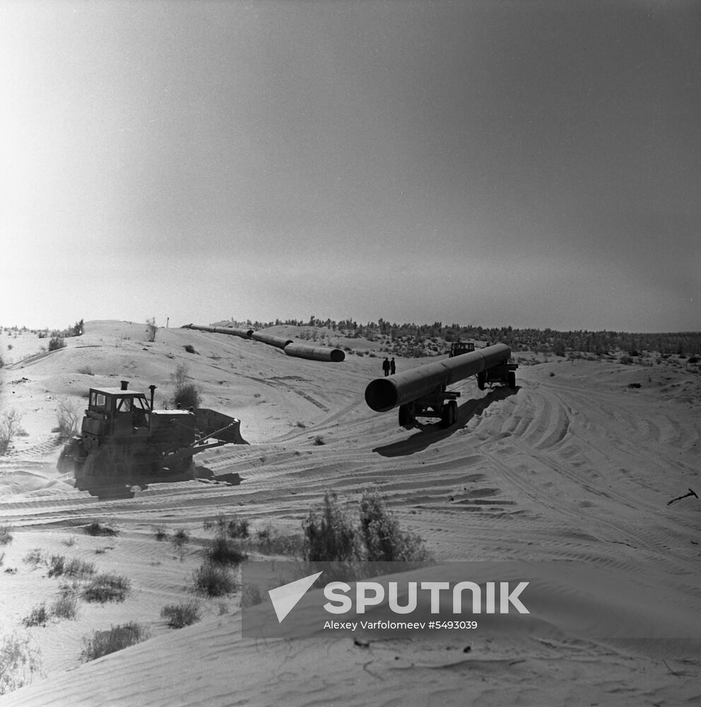 Shatlyk-Khiva gas pipeline under construction