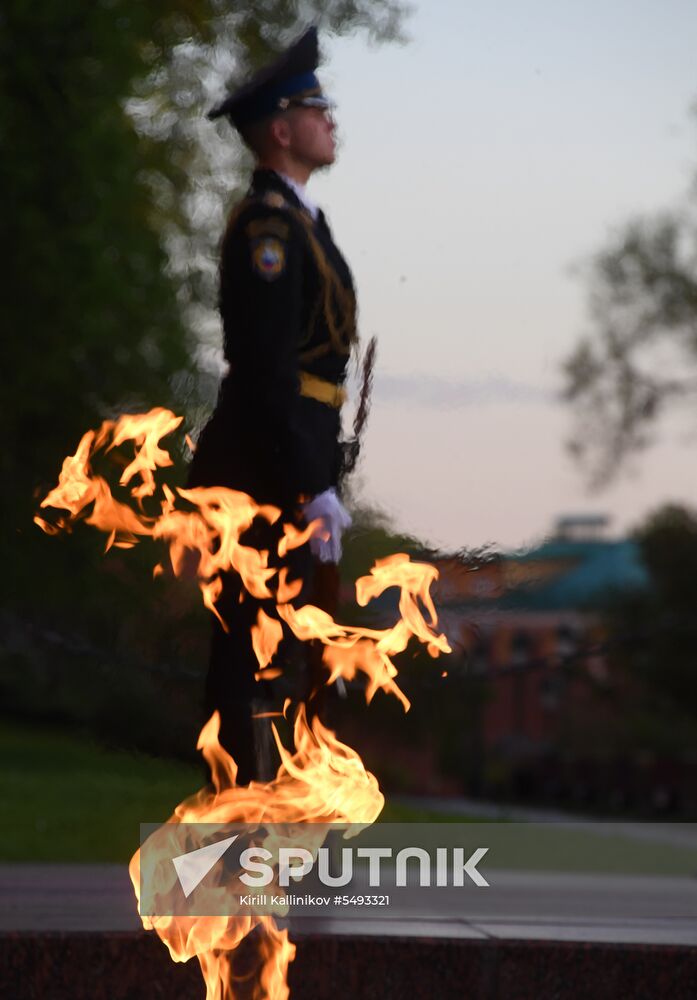 Maintenance of eternal flame burners at Tomb of Unknown Soldier