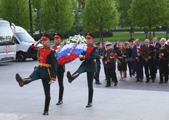 Maintenance of eternal flame burners at Tomb of Unknown Soldier
