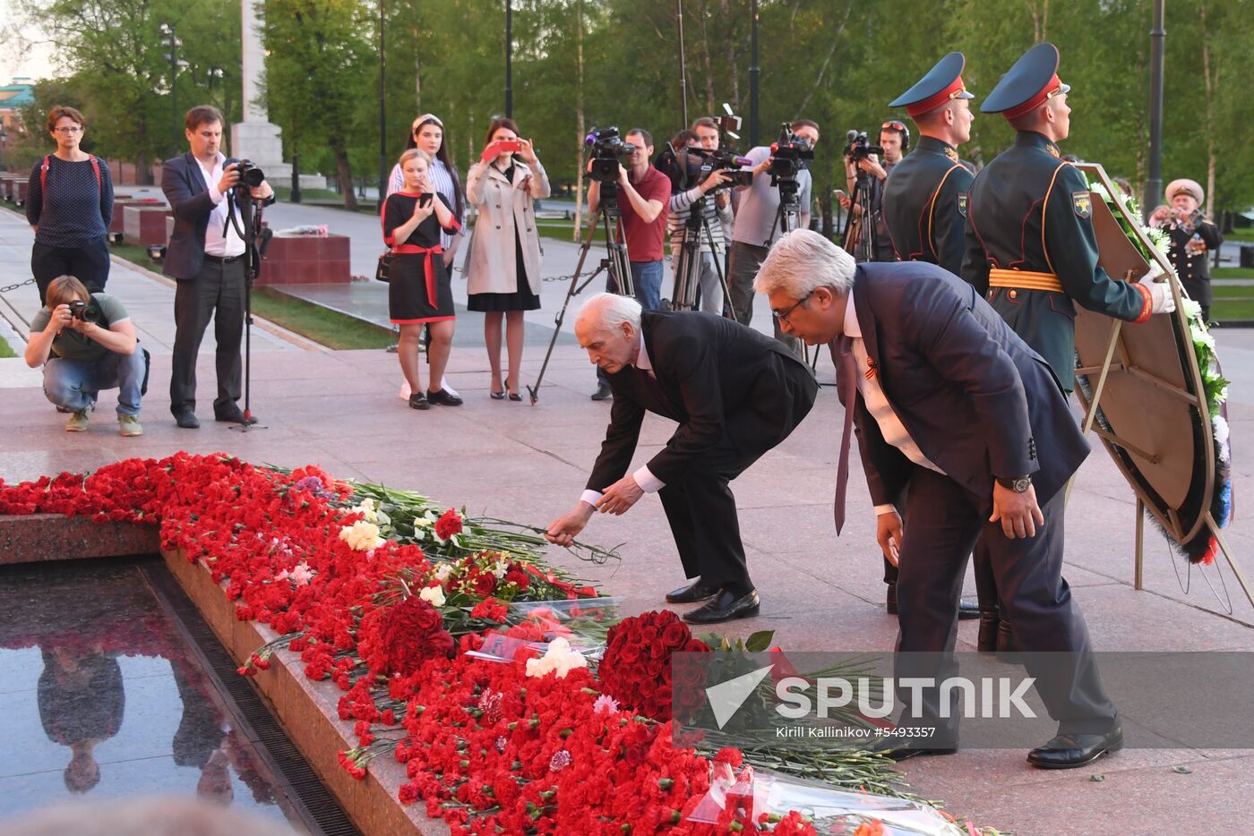 Maintenance of eternal flame burners at Tomb of Unknown Soldier