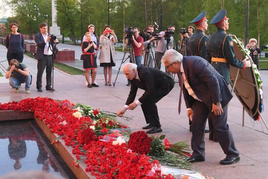 Maintenance of eternal flame burners at Tomb of Unknown Soldier