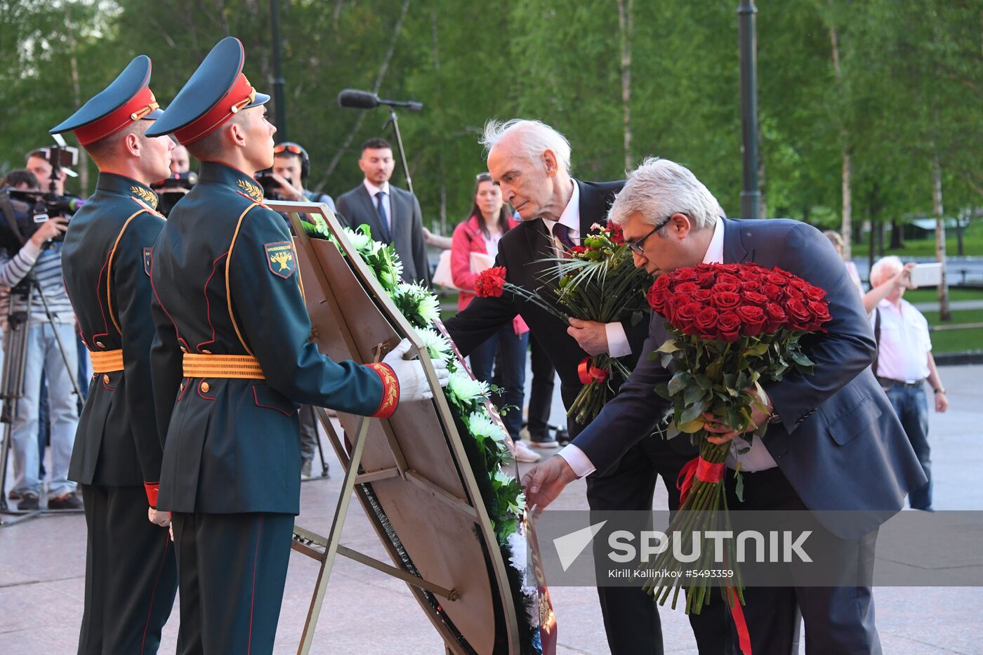 Maintenance of eternal flame burners at Tomb of Unknown Soldier