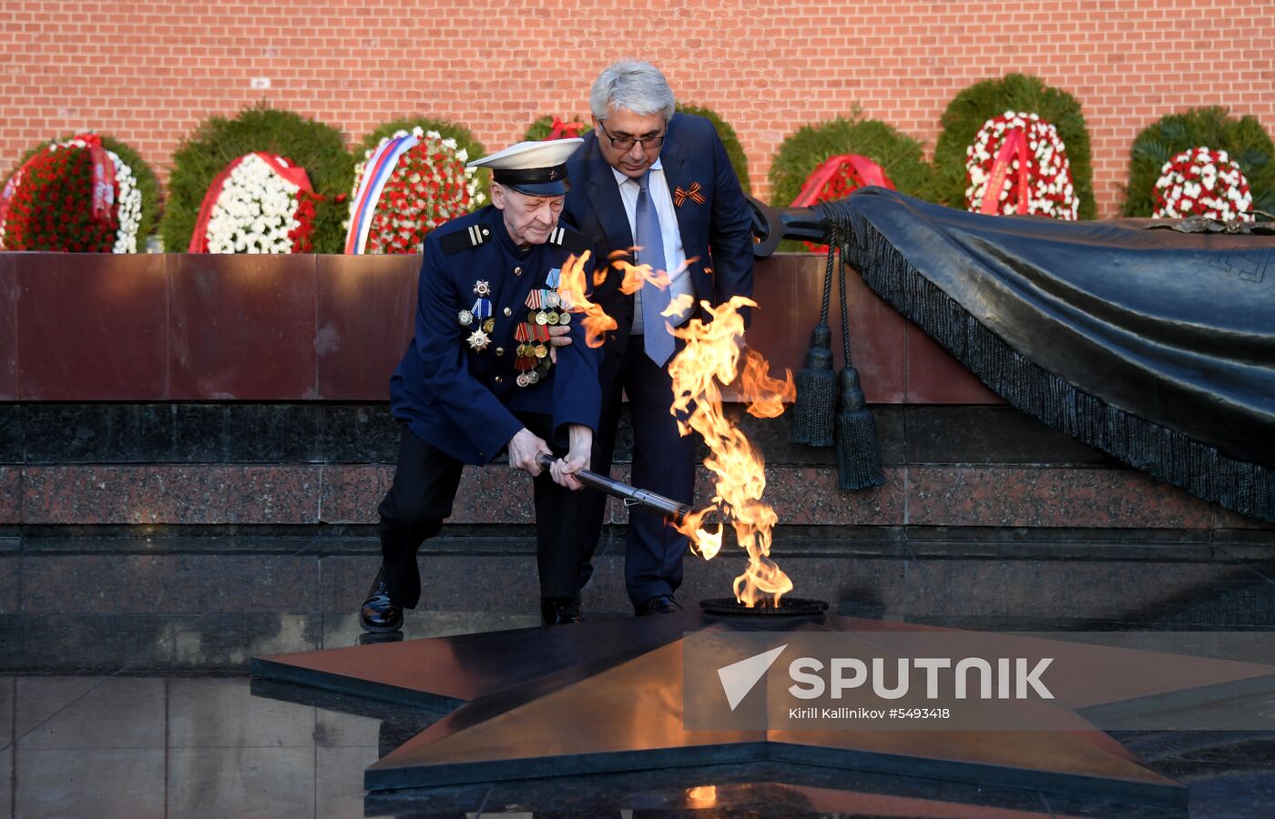 Maintenance of eternal flame burners at Tomb of Unknown Soldier