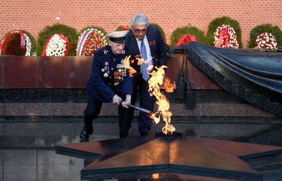Maintenance of eternal flame burners at Tomb of Unknown Soldier