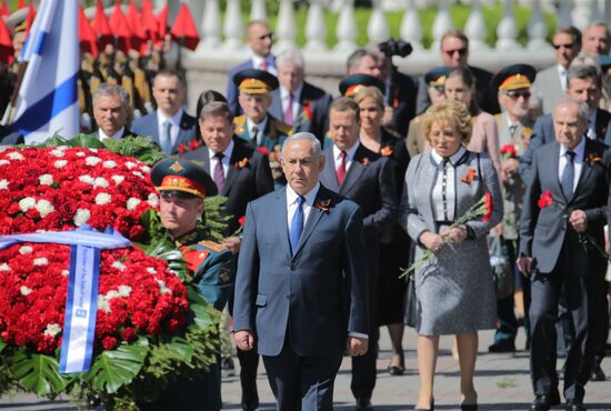 President Vladimir Putin and Prime Minister Dmitry Medvedev at wreath-laying ceremony at Unknown Soldiers' Tomb