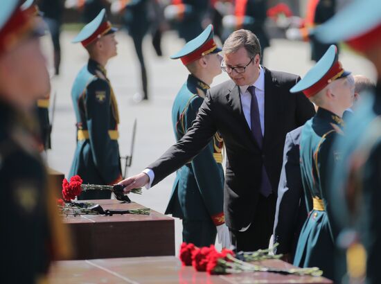 President Vladimir Putin and Prime Minister Dmitry Medvedev at wreath-laying ceremony at Unknown Soldiers' Tomb