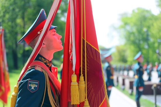 President Vladimir Putin and Prime Minister Dmitry Medvedev at wreath-laying ceremony at Unknown Soldiers' Tomb