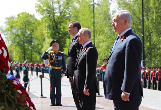 President Vladimir Putin and Prime Minister Dmitry Medvedev at wreath-laying ceremony at Unknown Soldiers' Tomb