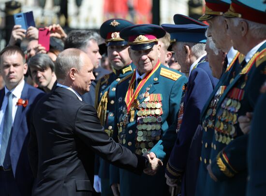 President Vladimir Putin and Prime Minister Dmitry Medvedev at wreath-laying ceremony at Unknown Soldiers' Tomb