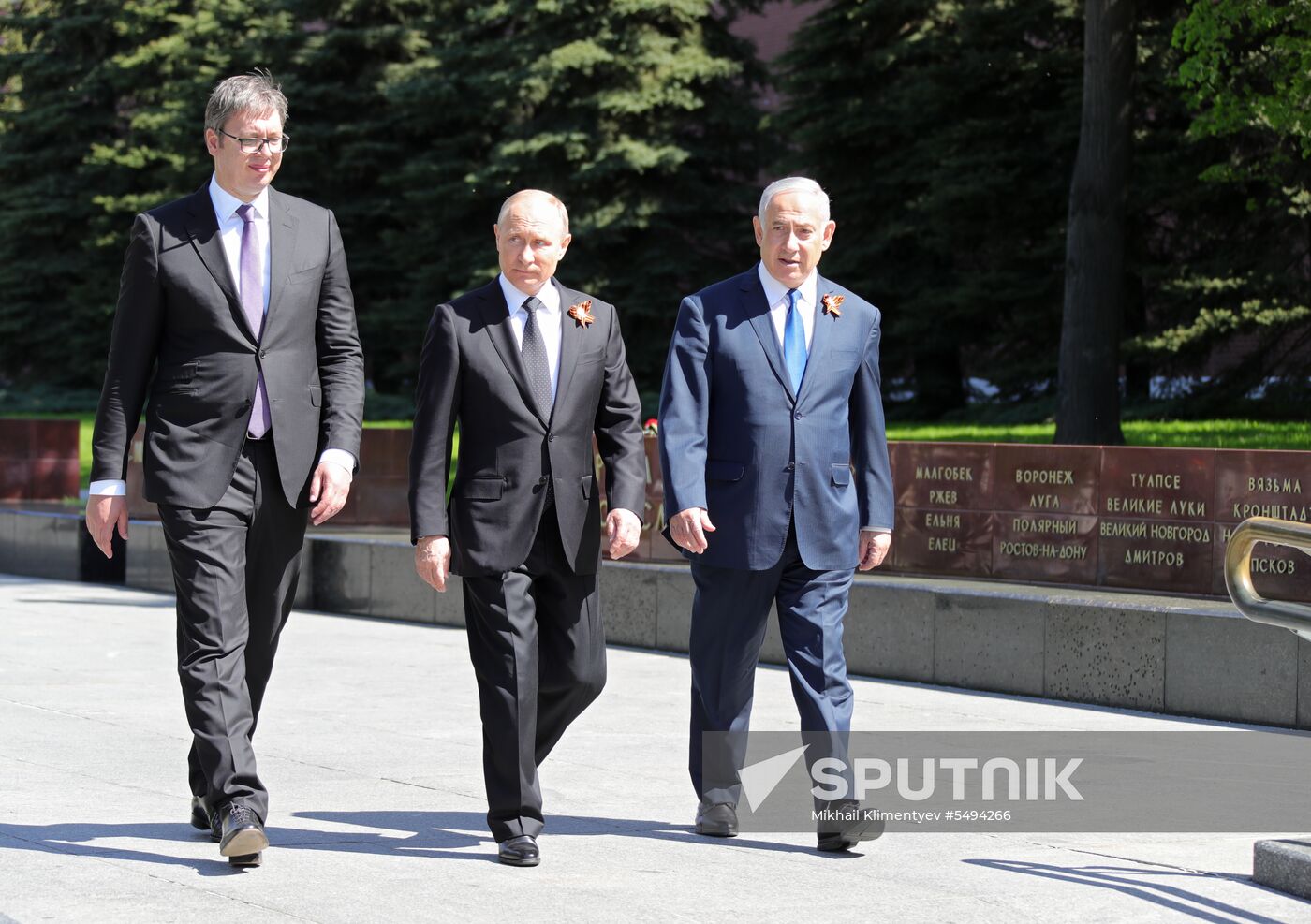 President Vladimir Putin and Prime Minister Dmitry Medvedev at wreath-laying ceremony at Unknown Soldiers' Tomb