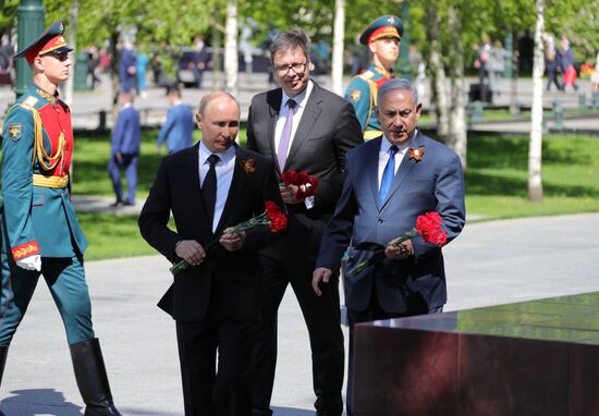 President Vladimir Putin and Prime Minister Dmitry Medvedev at wreath-laying ceremony at Unknown Soldiers' Tomb