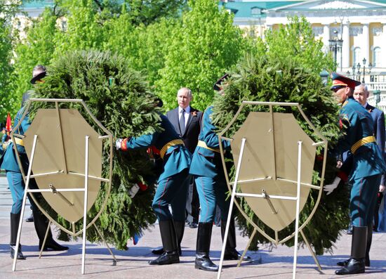 President Vladimir Putin and Prime Minister Dmitry Medvedev at wreath-laying ceremony at Unknown Soldiers' Tomb