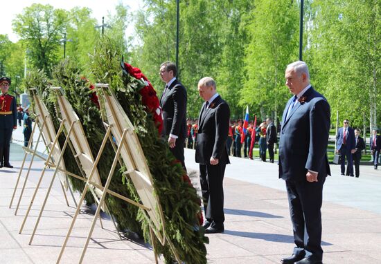 President Vladimir Putin and Prime Minister Dmitry Medvedev at wreath-laying ceremony at Unknown Soldiers' Tomb