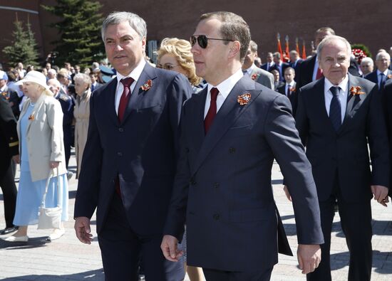 President Vladimir Putin and Prime Minister Dmitry Medvedev at wreath-laying ceremony at Unknown Soldiers' Tomb