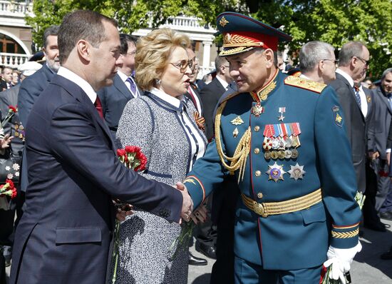 President Vladimir Putin and Prime Minister Dmitry Medvedev at wreath-laying ceremony at Unknown Soldiers' Tomb
