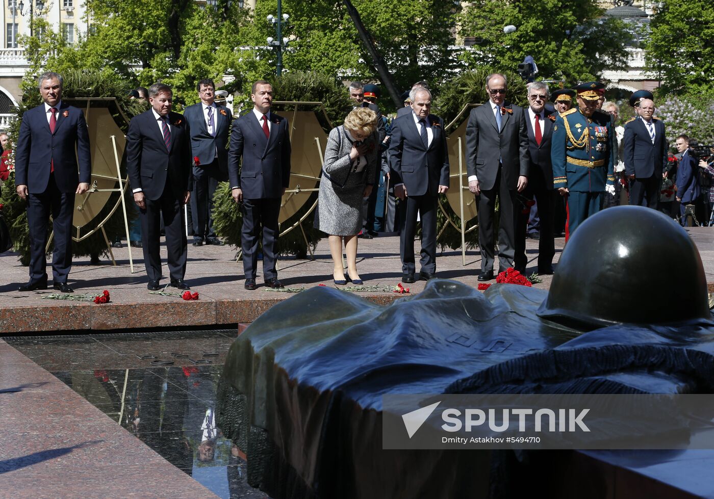 President Vladimir Putin and Prime Minister Dmitry Medvedev at wreath-laying ceremony at Unknown Soldiers' Tomb