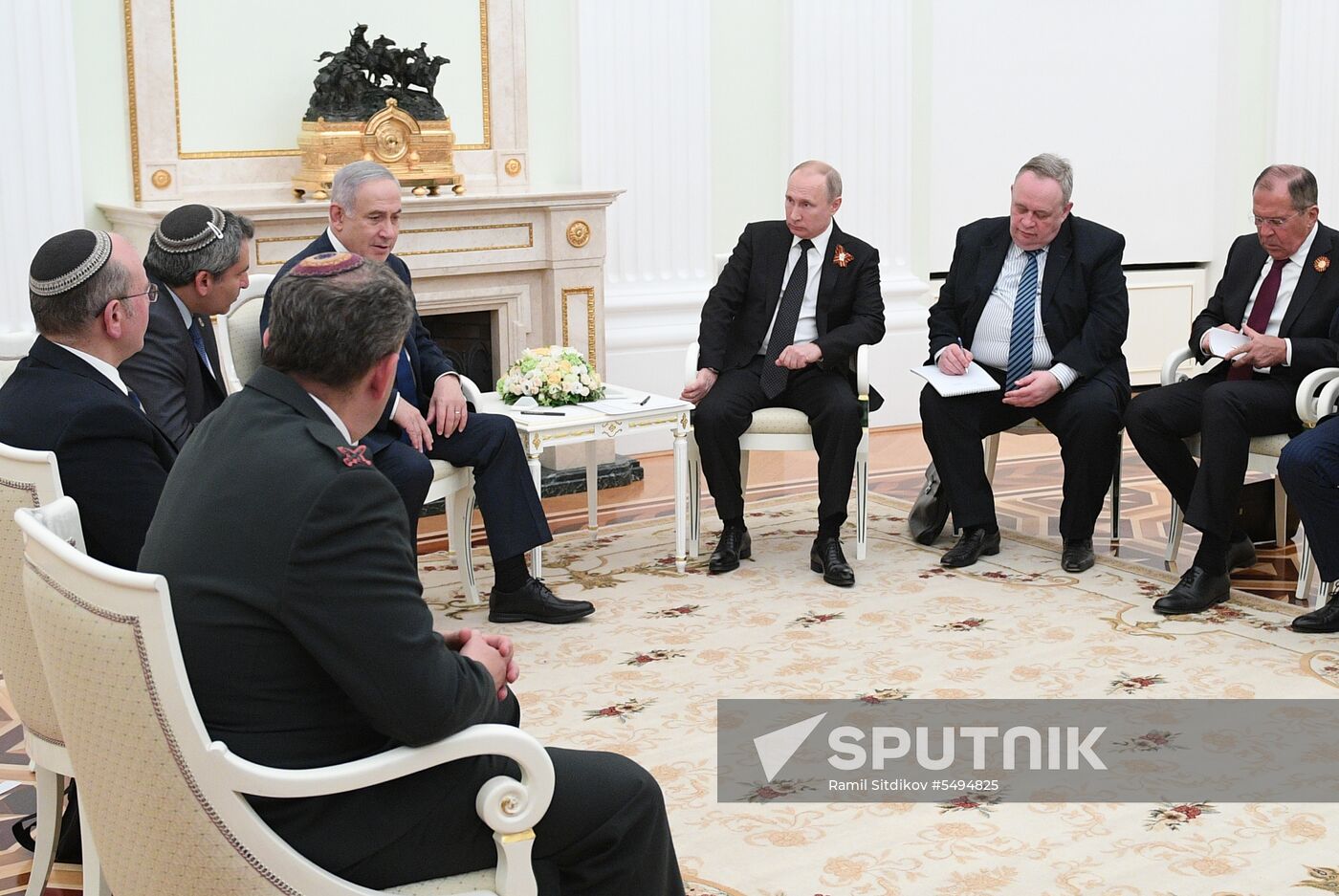 Vladimir Putin meets with Israeli Prime Minister Benjamin Netanyahu