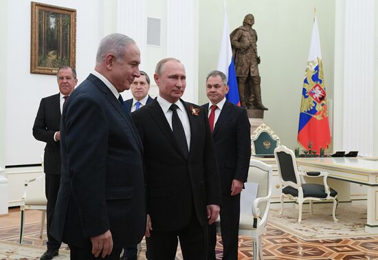 Vladimir Putin meets with Israeli Prime Minister Benjamin Netanyahu