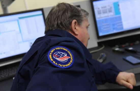 ISS Expedition 56-57 crew qualification training. Day one