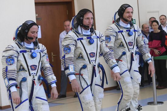 ISS Expedition 56-57 crew qualification training. Day two