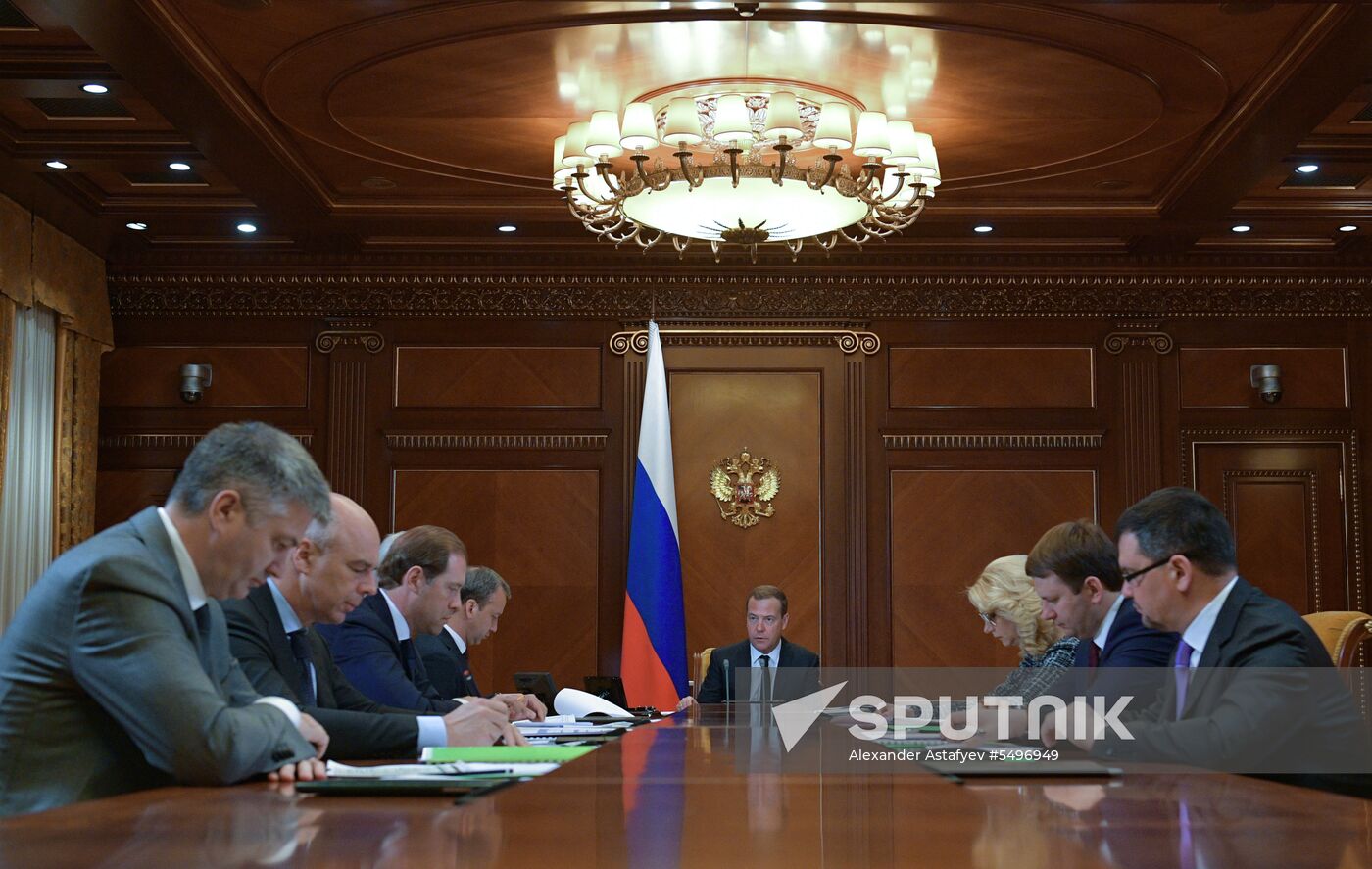Prime Minister Dmitry Medvedev holds meeting on economic issues