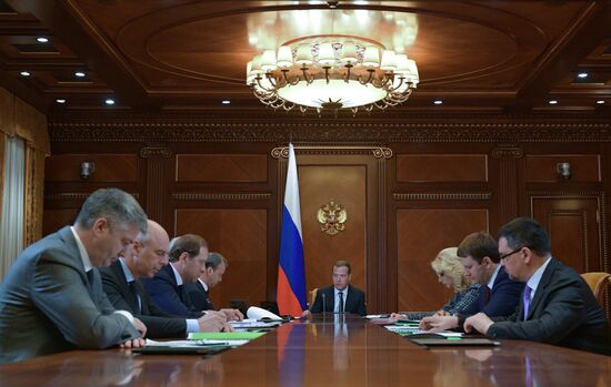 Prime Minister Dmitry Medvedev holds meeting on economic issues