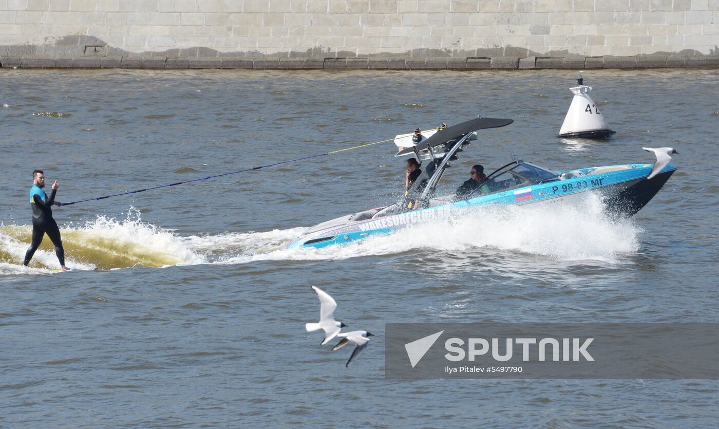 Parade marks Moskva River navigation season opening