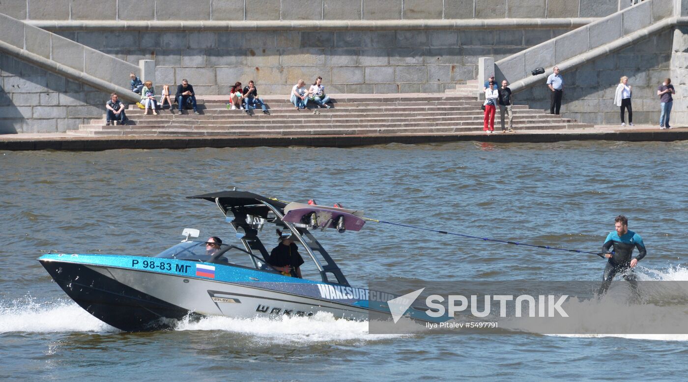 Parade marks Moskva River navigation season opening