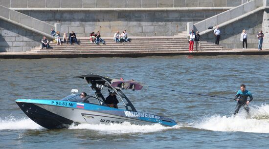 Parade marks Moskva River navigation season opening