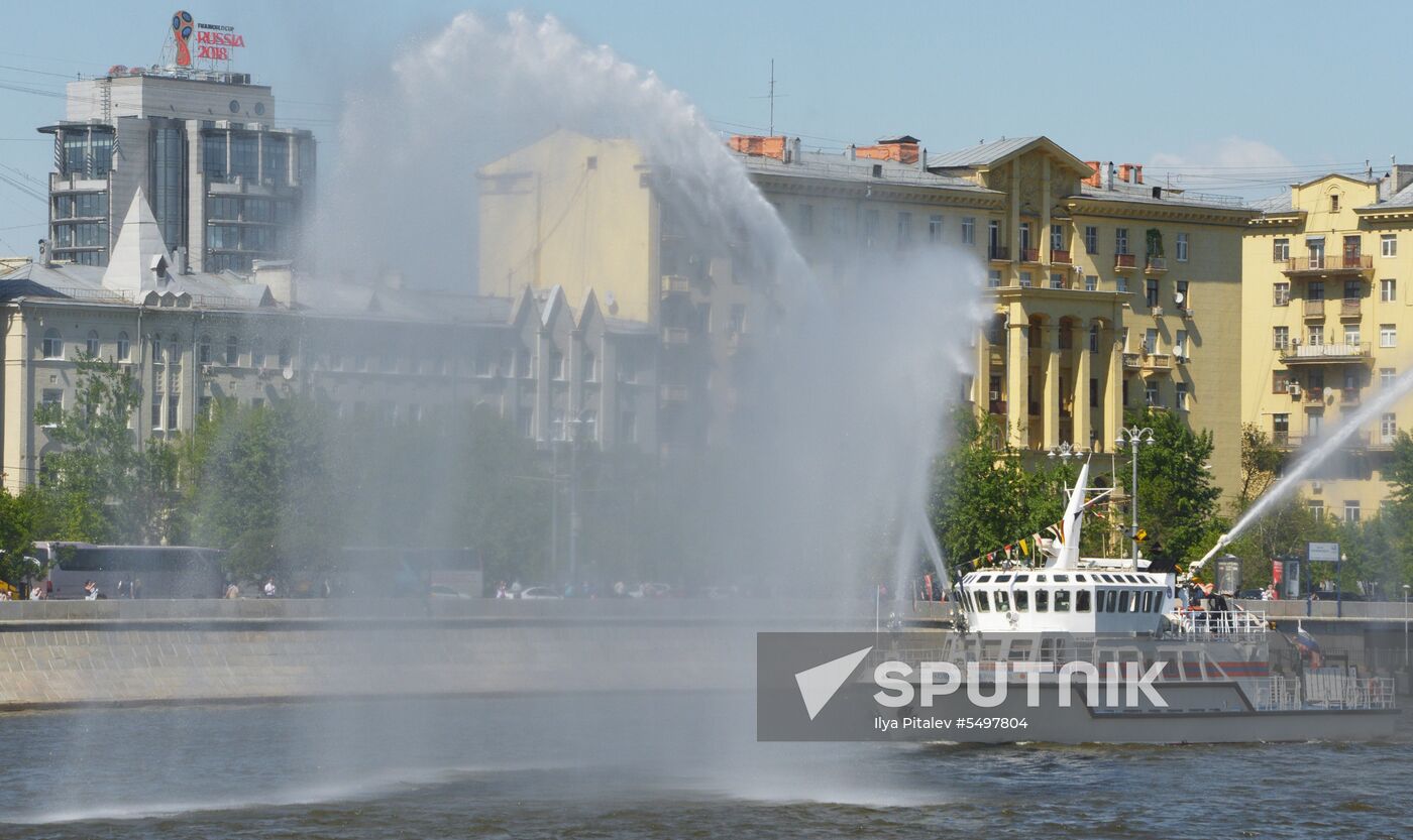 Parade marks Moskva River navigation season opening