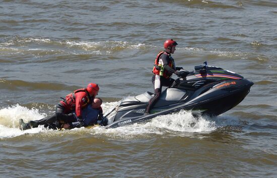 Parade marks Moskva River navigation season opening